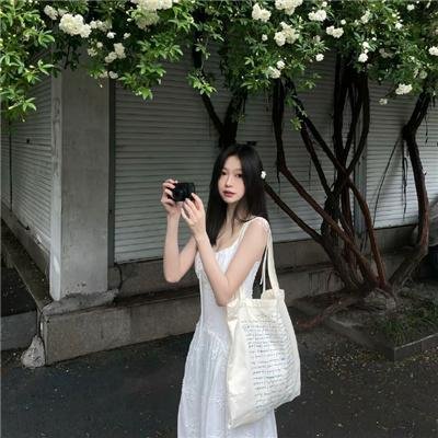 女儿国嬉春